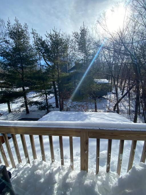 Ambiance - King Bed Cabin, Jetted-Tub & Fireplace Tobyhanna Экстерьер фото