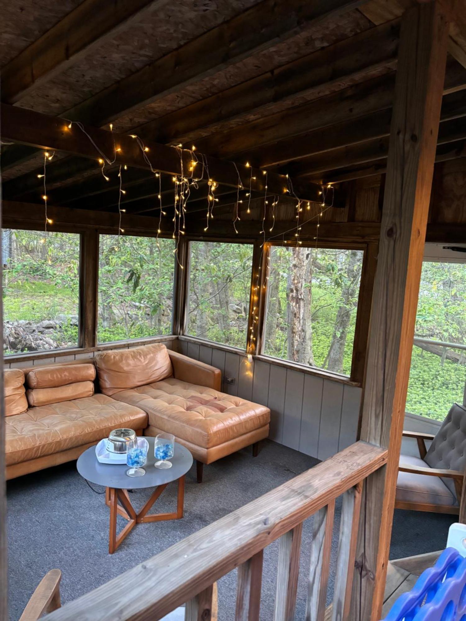 Ambiance - King Bed Cabin, Jetted-Tub & Fireplace Tobyhanna Экстерьер фото