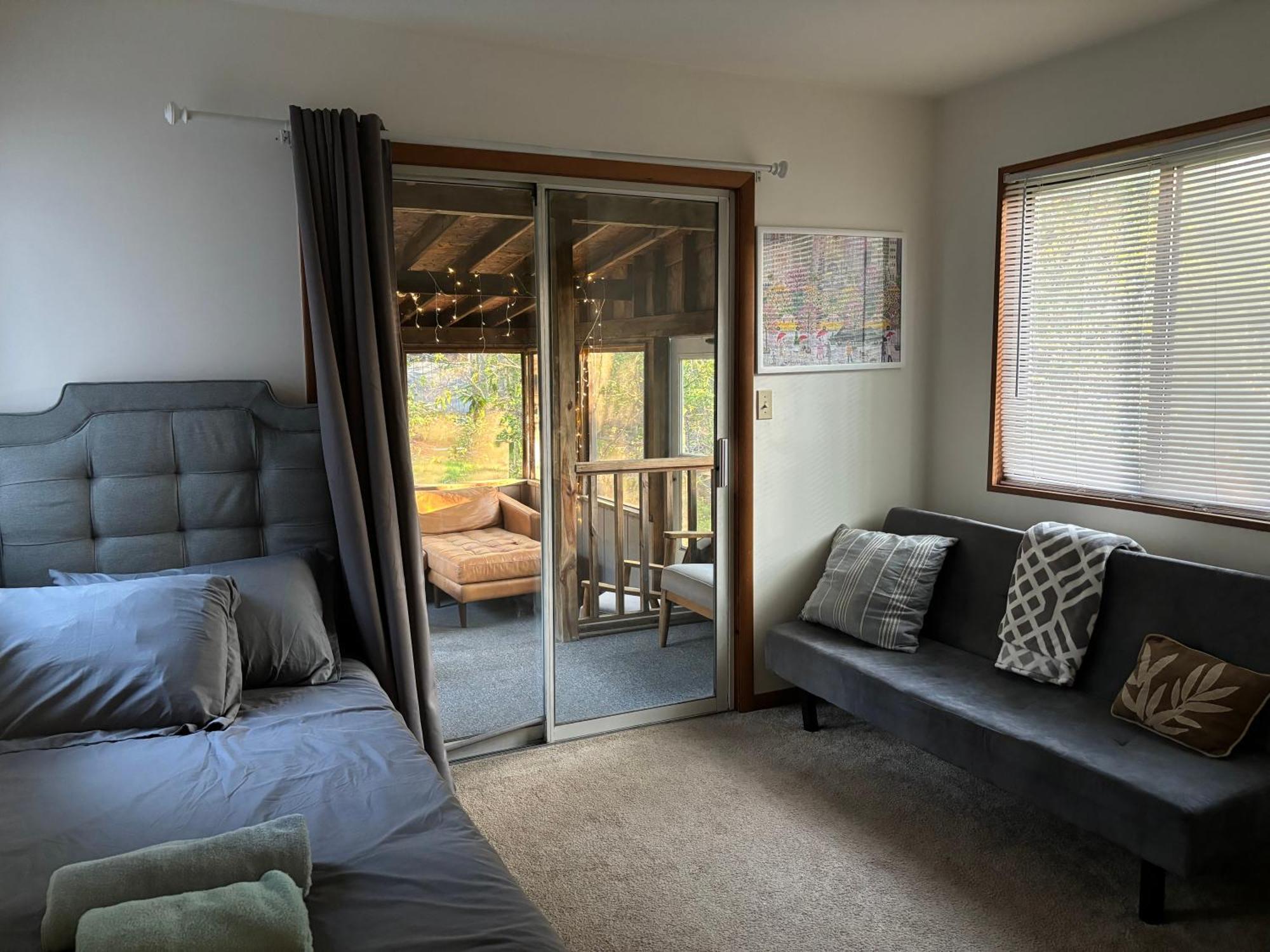 Ambiance - King Bed Cabin, Jetted-Tub & Fireplace Tobyhanna Экстерьер фото