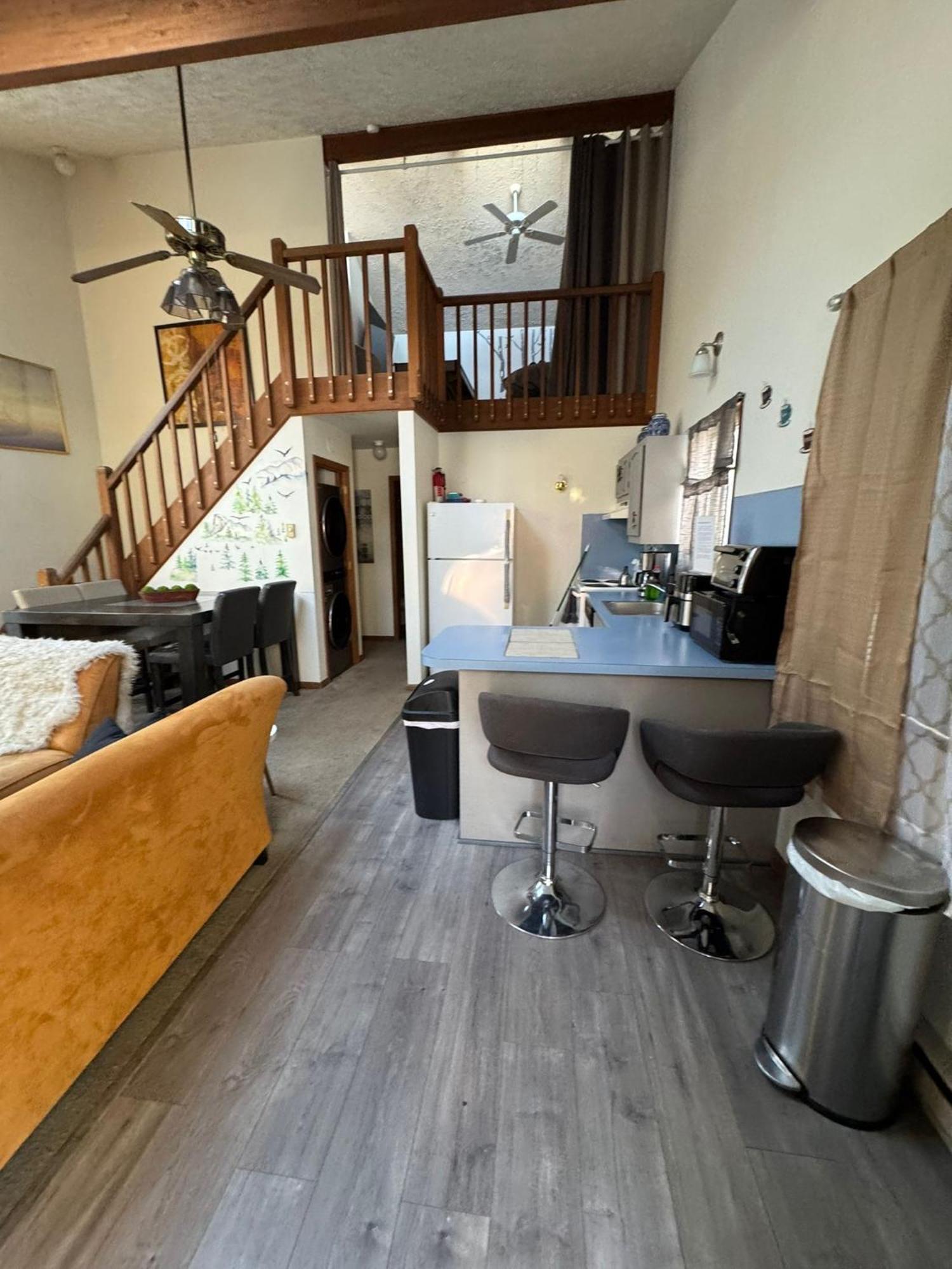 Ambiance - King Bed Cabin, Jetted-Tub & Fireplace Tobyhanna Экстерьер фото